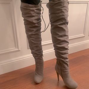 High grey suede boots. Slouchy look